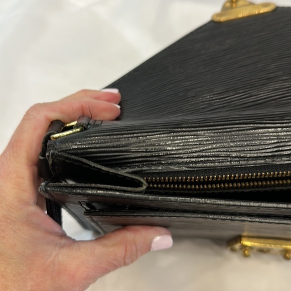 authentic Preloved Louis Vuitton EPI BIFACE clutch bag M10994 with many callouts - Picture 11 of 16